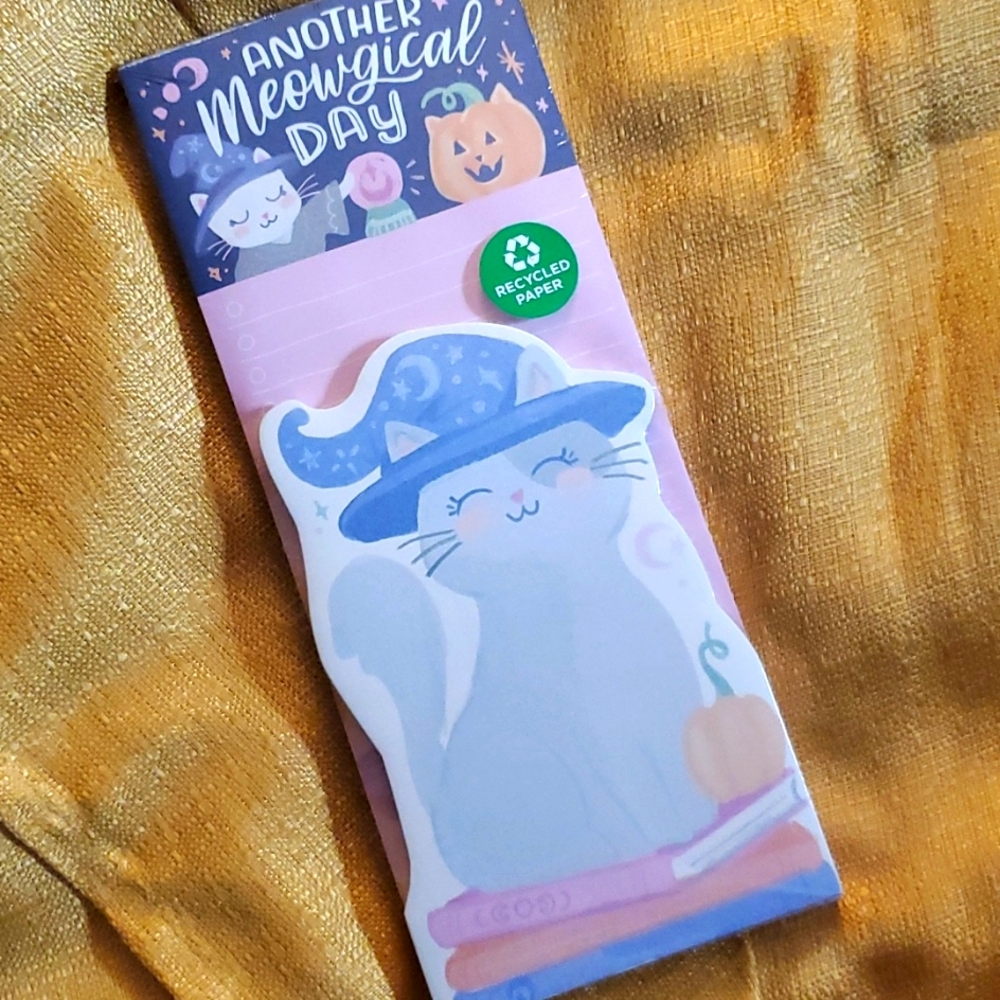 NWOT Set of 2 Note Pads‎